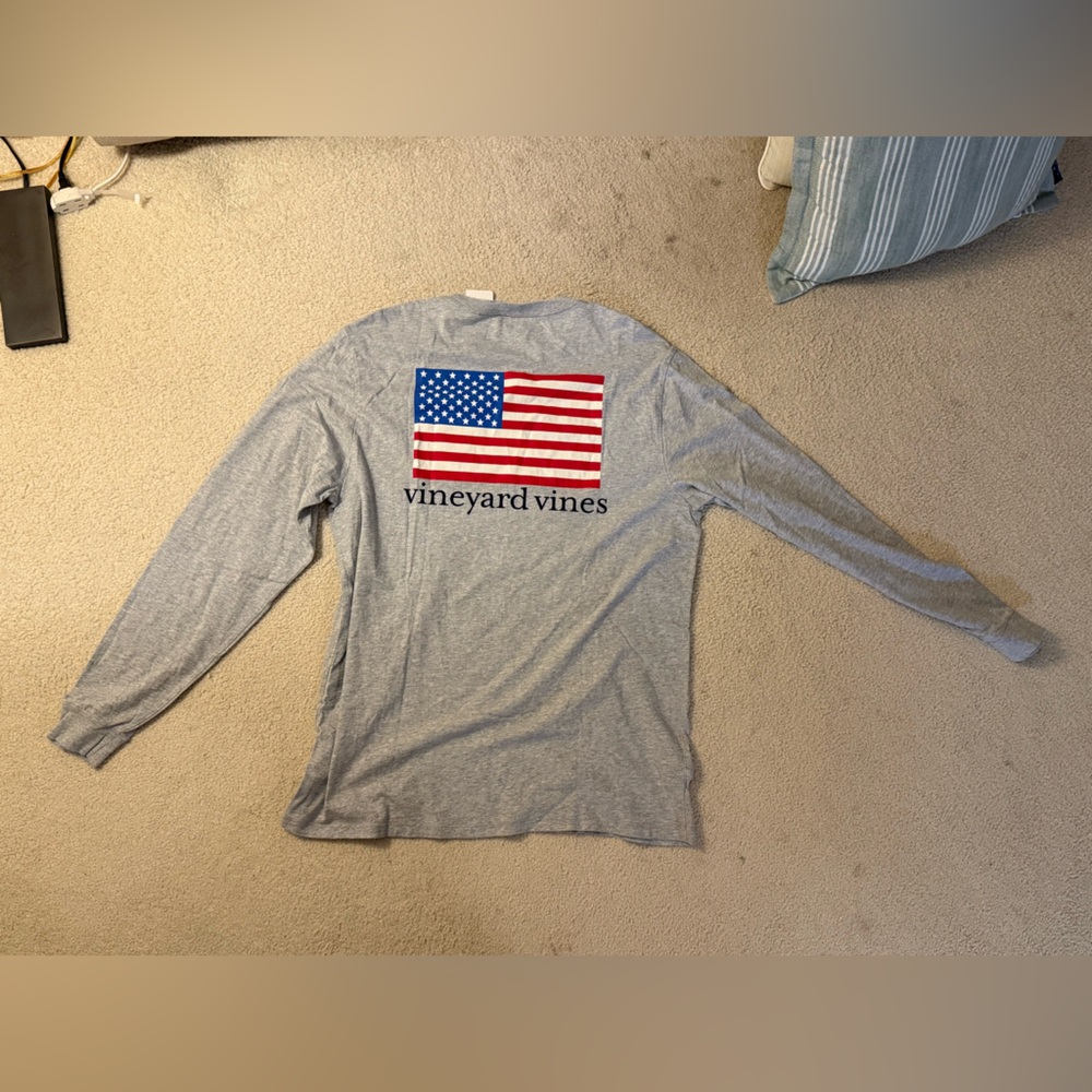 🇺🇸 Vineyard Vines American Flag Long Sleeve Tee (Size L)